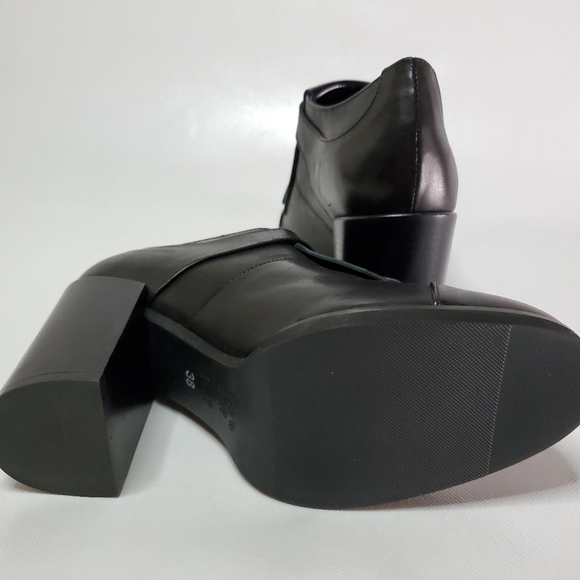 Silvana Buckle Kilt Heels Size 8 - Picture 4 of 4